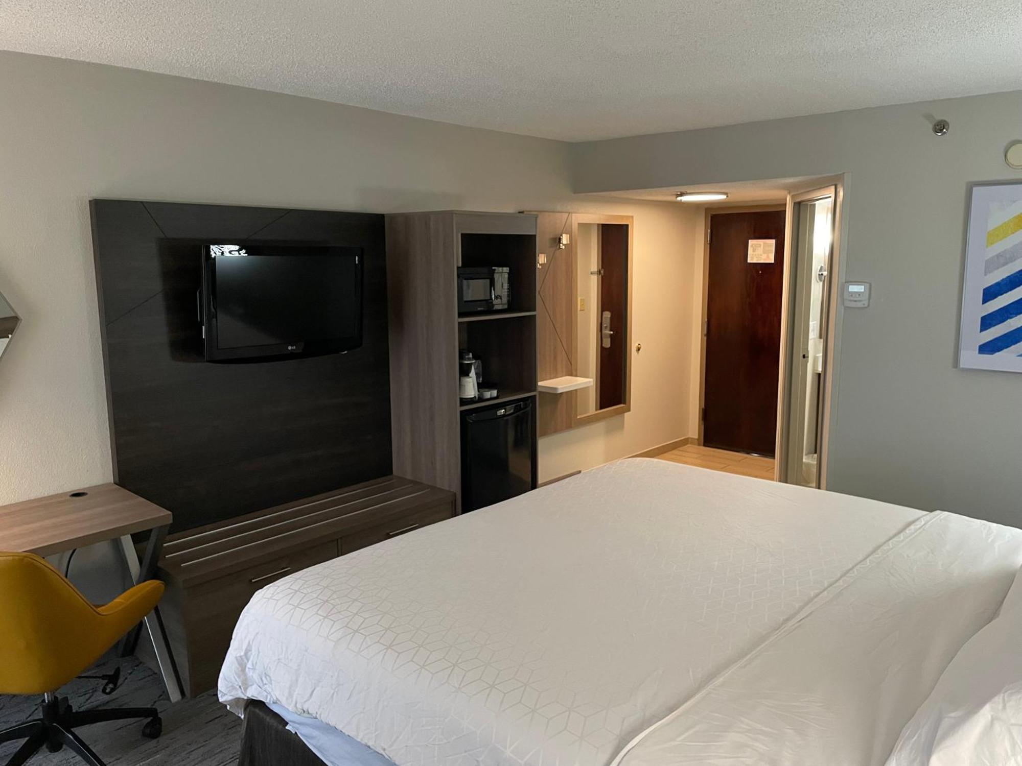 Holiday Inn Express Burlington By Ihg Esterno foto