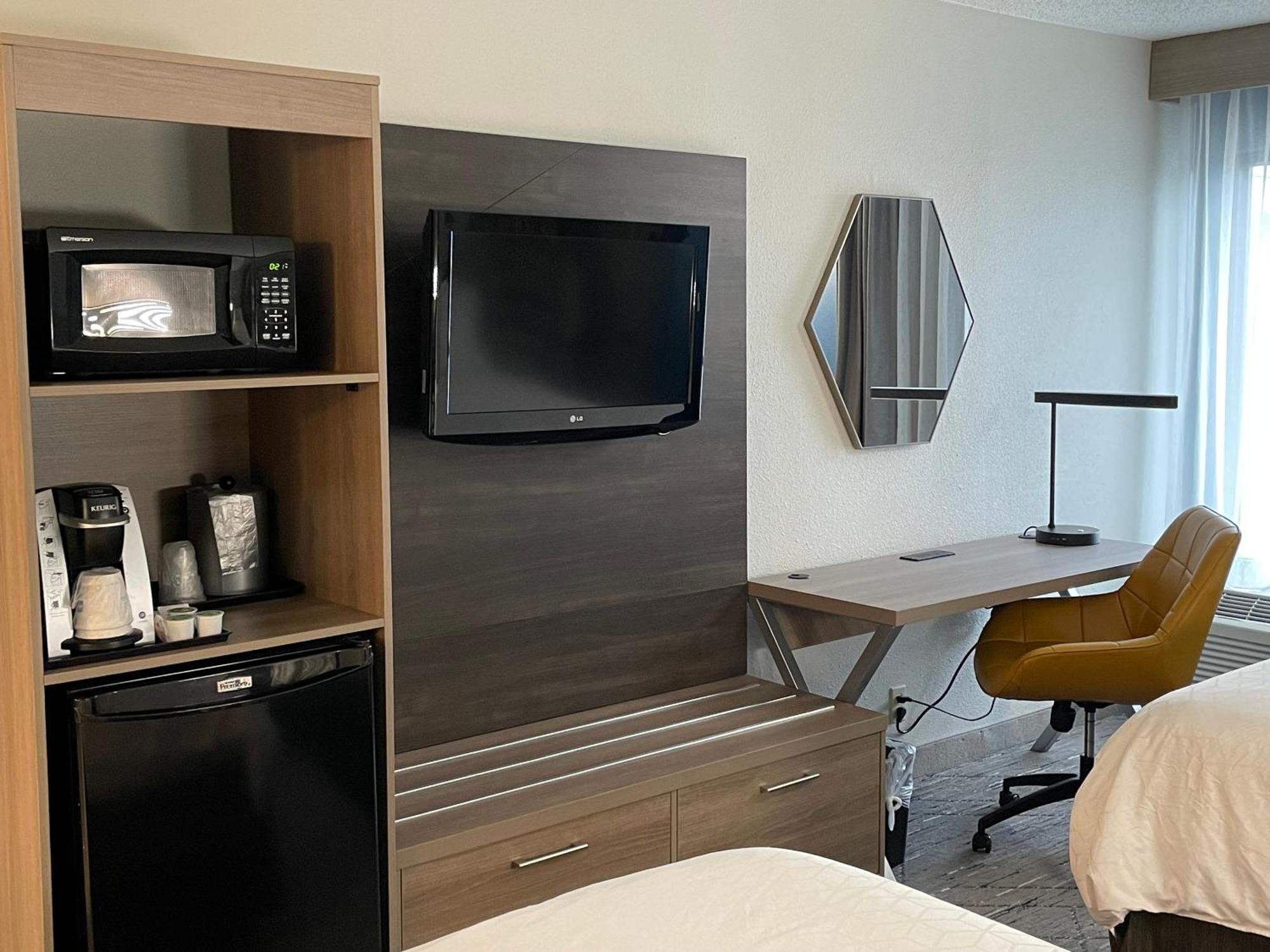 Holiday Inn Express Burlington By Ihg Esterno foto