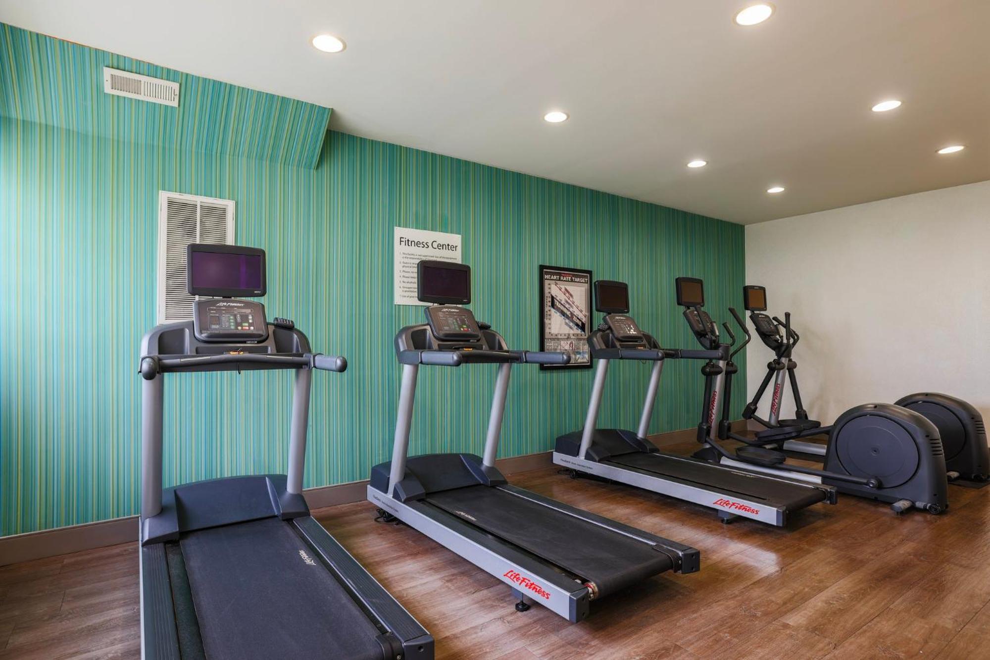 Holiday Inn Express Burlington By Ihg Esterno foto
