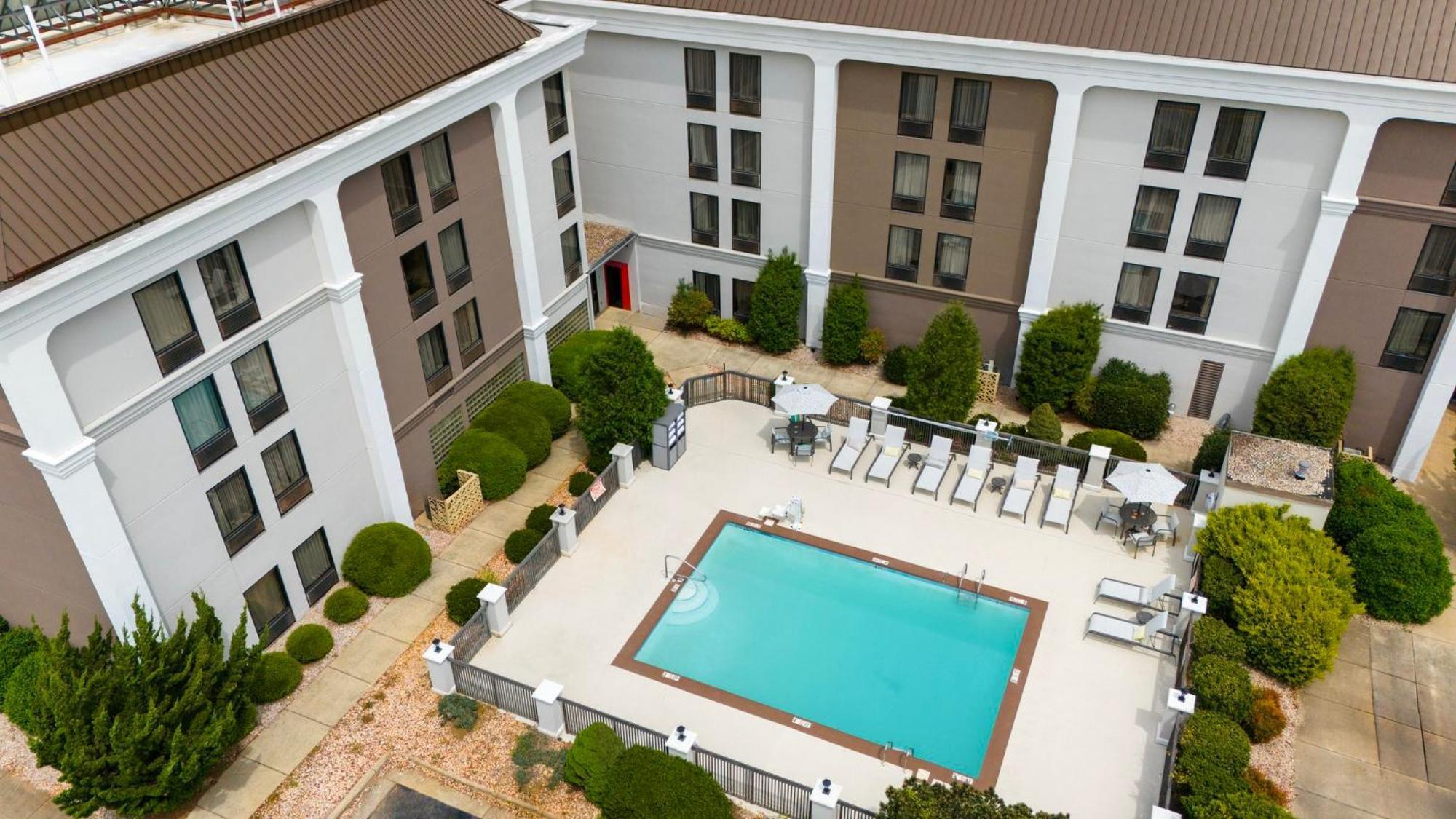 Holiday Inn Express Burlington By Ihg Esterno foto