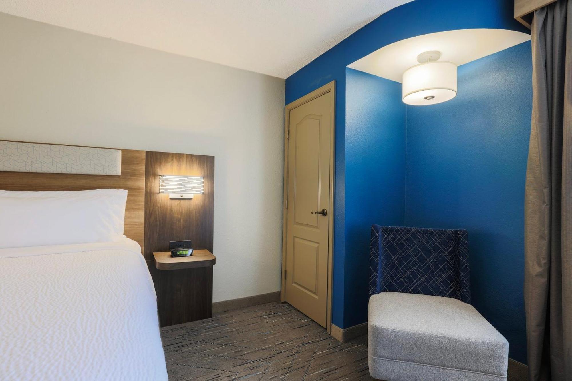Holiday Inn Express Burlington By Ihg Esterno foto
