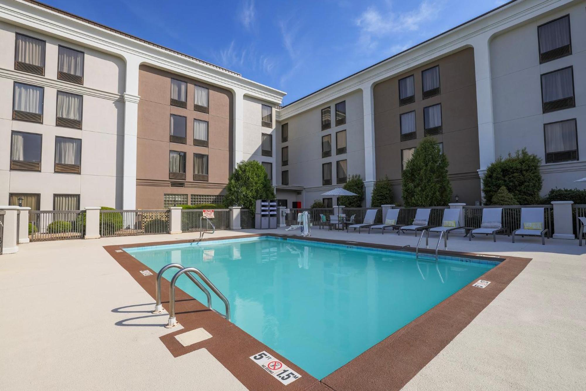 Holiday Inn Express Burlington By Ihg Esterno foto