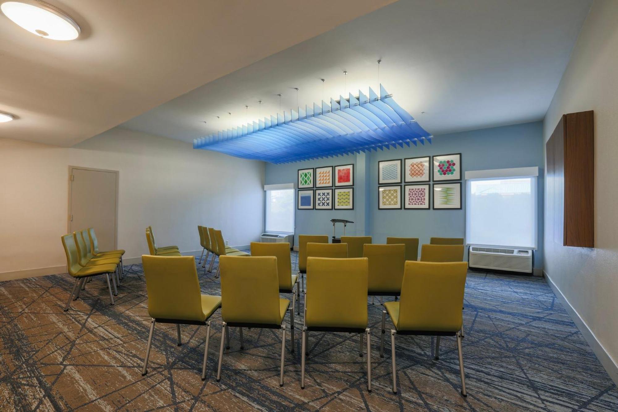 Holiday Inn Express Burlington By Ihg Esterno foto