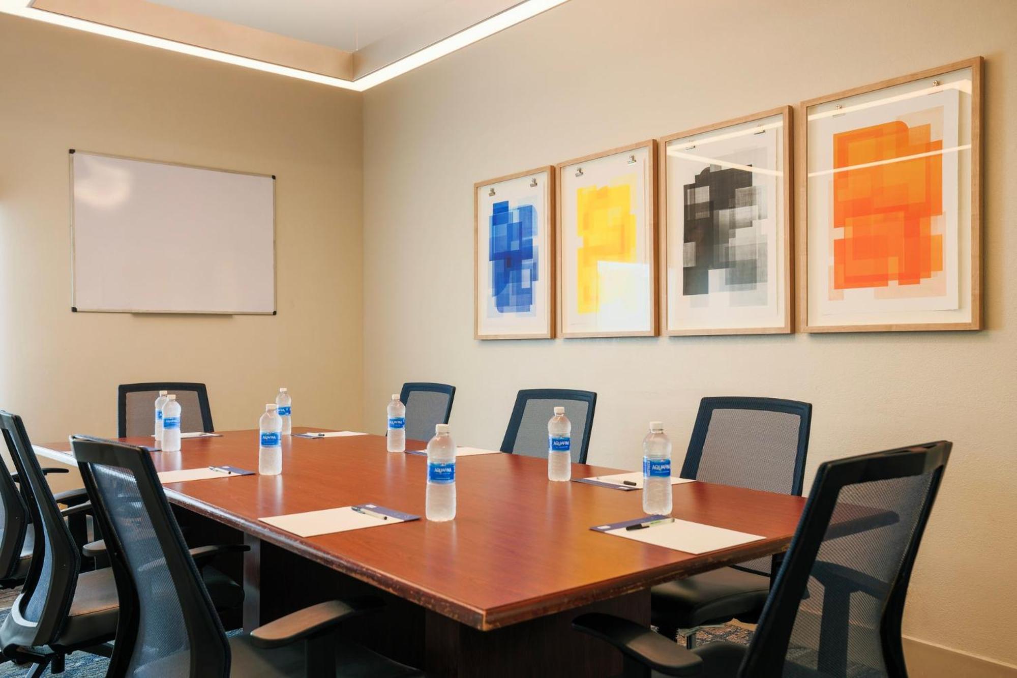 Holiday Inn Express Burlington By Ihg Esterno foto