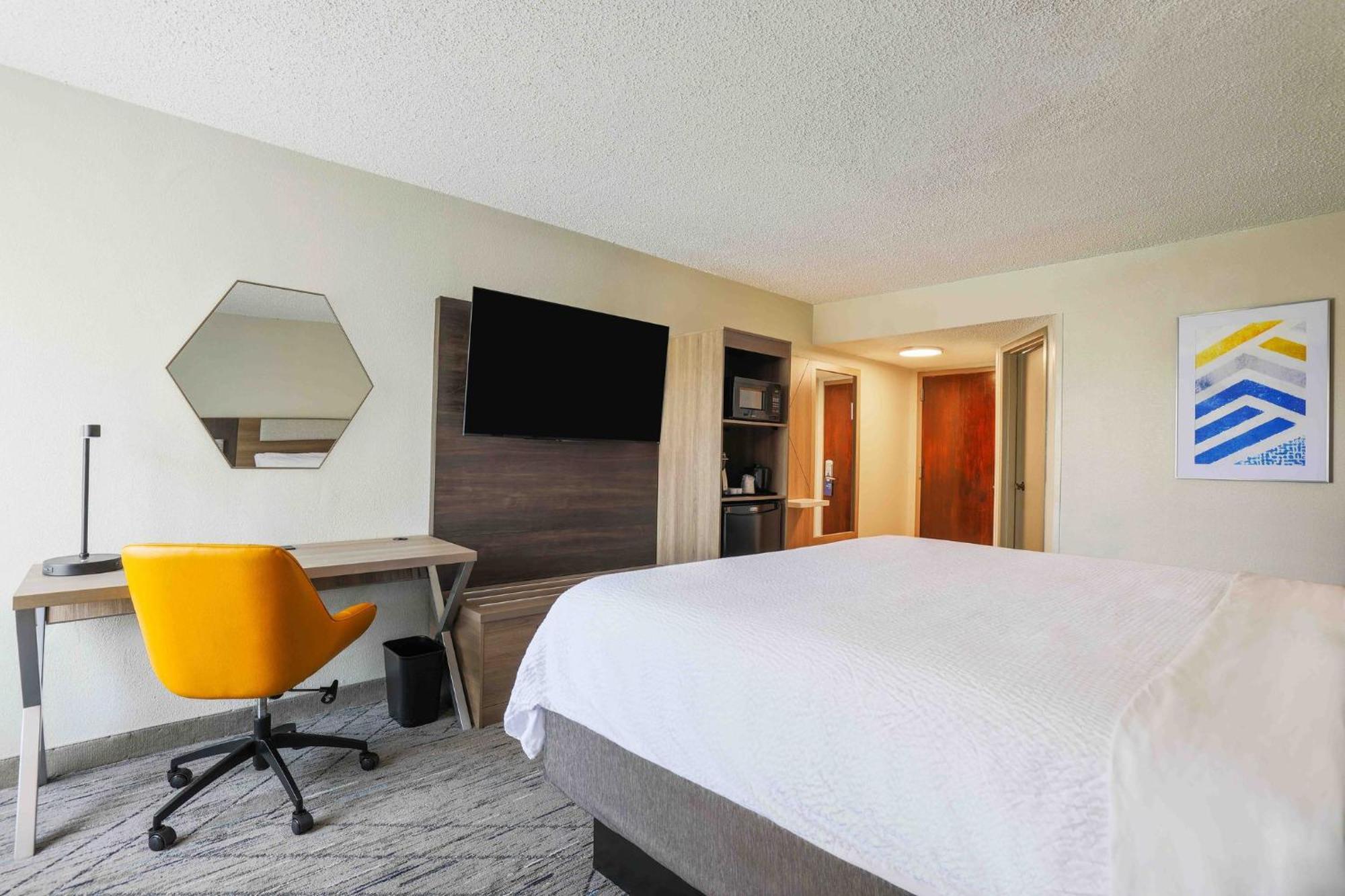 Holiday Inn Express Burlington By Ihg Esterno foto