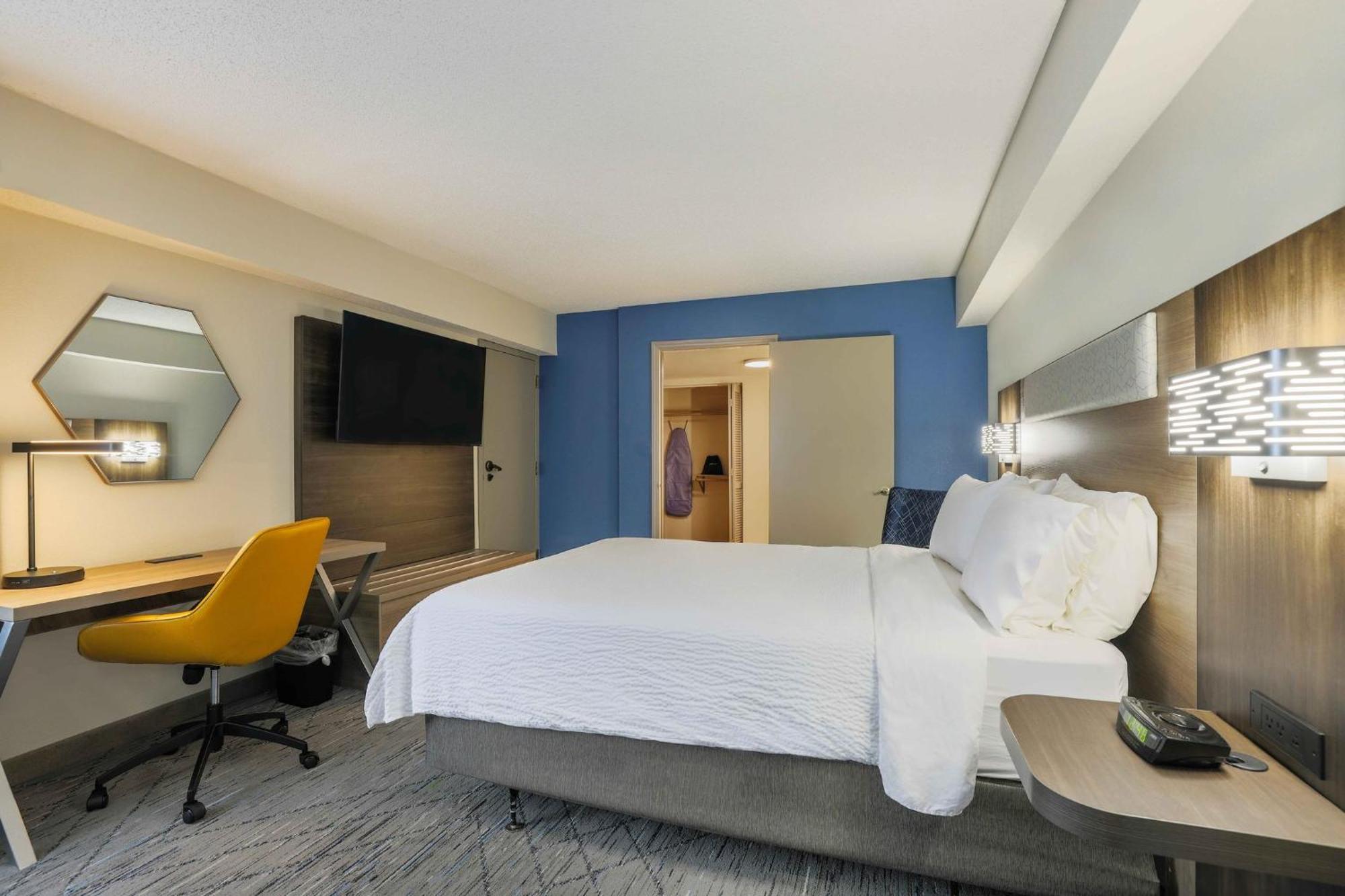 Holiday Inn Express Burlington By Ihg Esterno foto