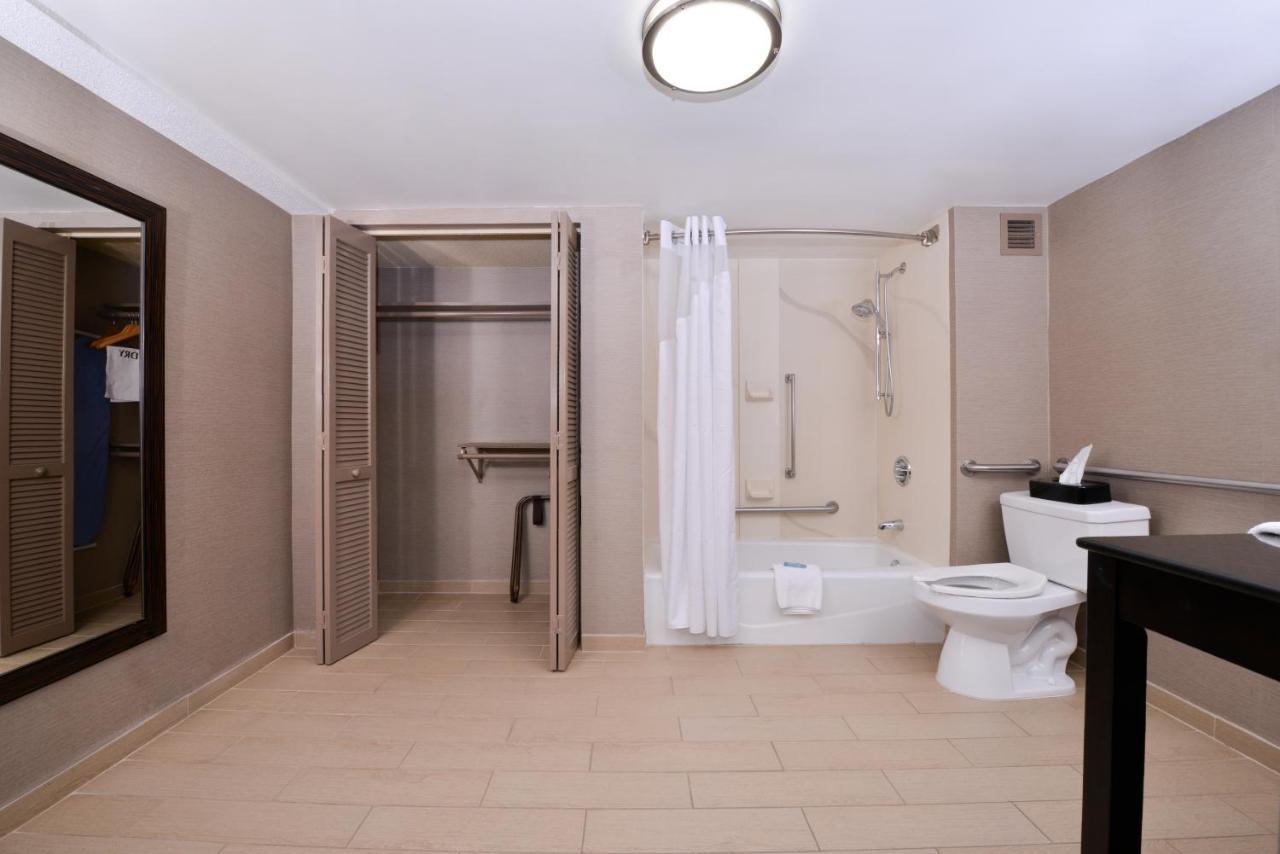 Holiday Inn Express Burlington By Ihg Esterno foto