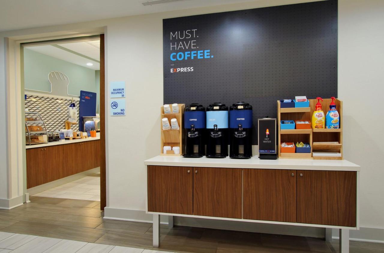 Holiday Inn Express Burlington By Ihg Esterno foto