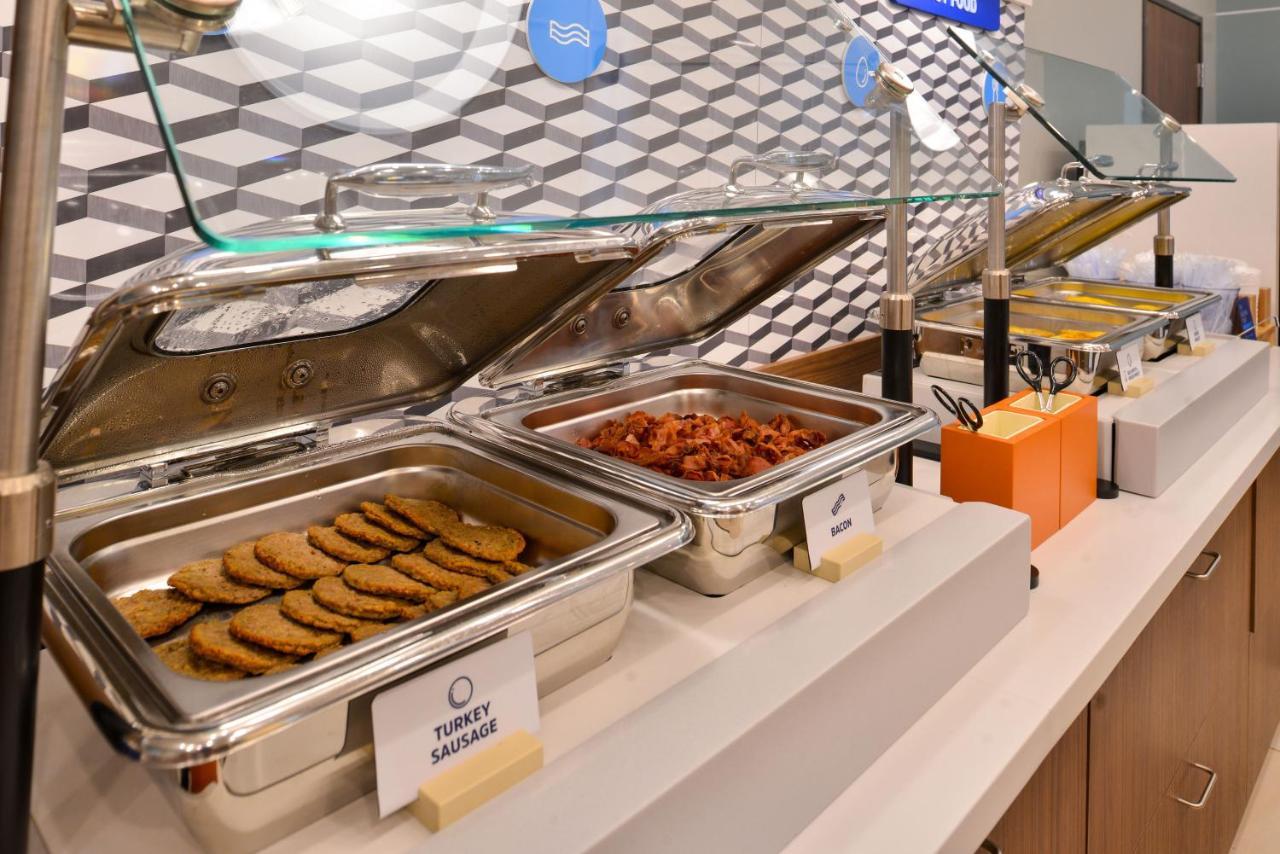 Holiday Inn Express Burlington By Ihg Esterno foto